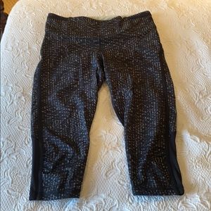 Lululemon Cropped Leggings 19”: Nulux Fabric